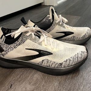 Brooks Levitate 4